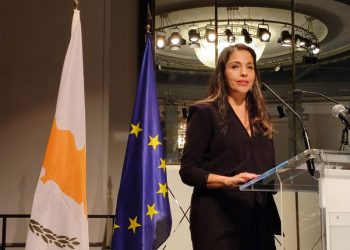 Le embajadora de Chipre, Helena Mina, durante su discurso. /Fotots: JDL.
