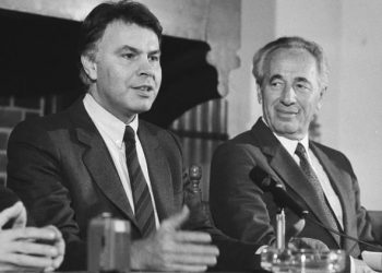 Felipe González and Shimon Peres, in 1986.