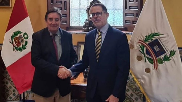 The director of the Instituto Cervantes and the Peruvian vice-chancellor / Photo: IC