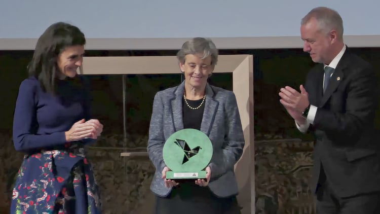 The Basque Chief Minister Iñigo Urkullu and Minister for Equality, Nerea Melgosa, present the René Cassin 2023 Award to Marta Santos Pais.