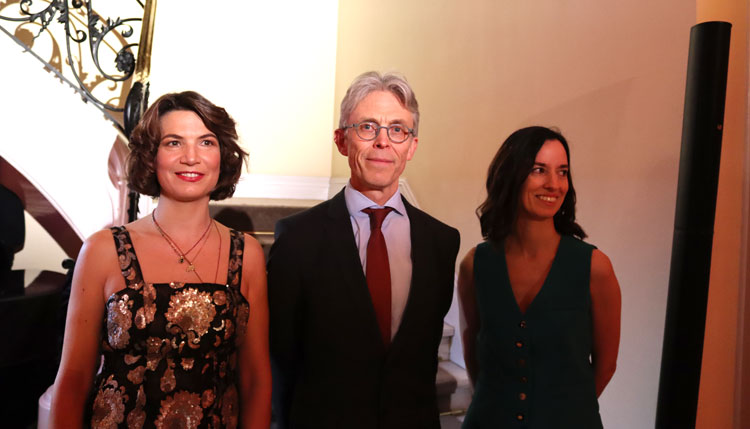 El embajador belga, Geert Cockx, junto a Delphine Tempels (izq.) y Valérie Moreau. /Fotos: Embajada de Bélgica.