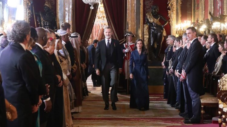 Los Reyes a su entrada al Salón del Trono. / Foto: Casa Real