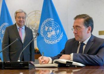 Albares junto al secretario general de la ONU, António Guterres. / Foto: MAEC